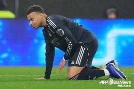 拜仁慕尼黑莱万多夫斯基帽子戏法